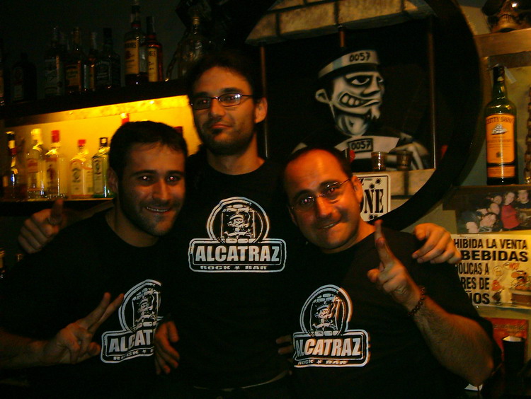 dos son hermanos y el otro no pero se le adopta sin problema.jpg